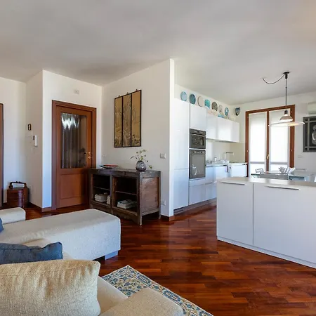 La Vela - In Centro - Vista Mare