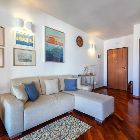 La Vela - In Centro - Vista Mare