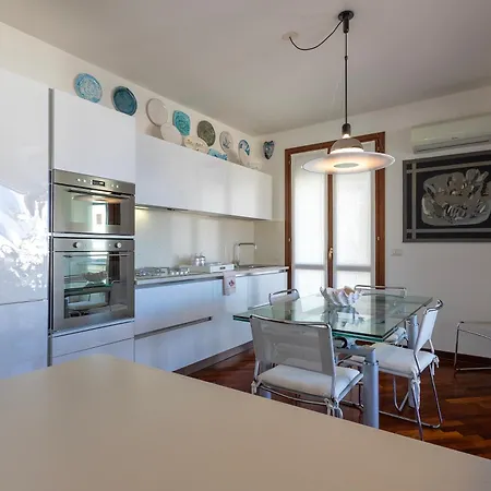 La Vela - In Centro - Vista Mare